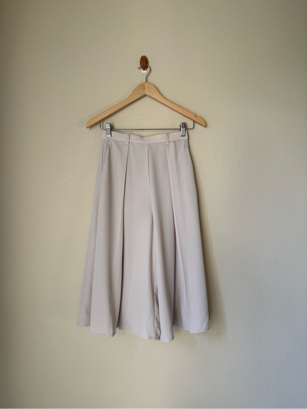 Women's Wide-Leg Pleated Pants - Light Beige